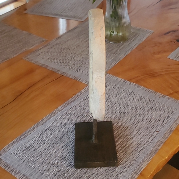 Eiffel tower plaster decor on metal base - Picture 3 of 4